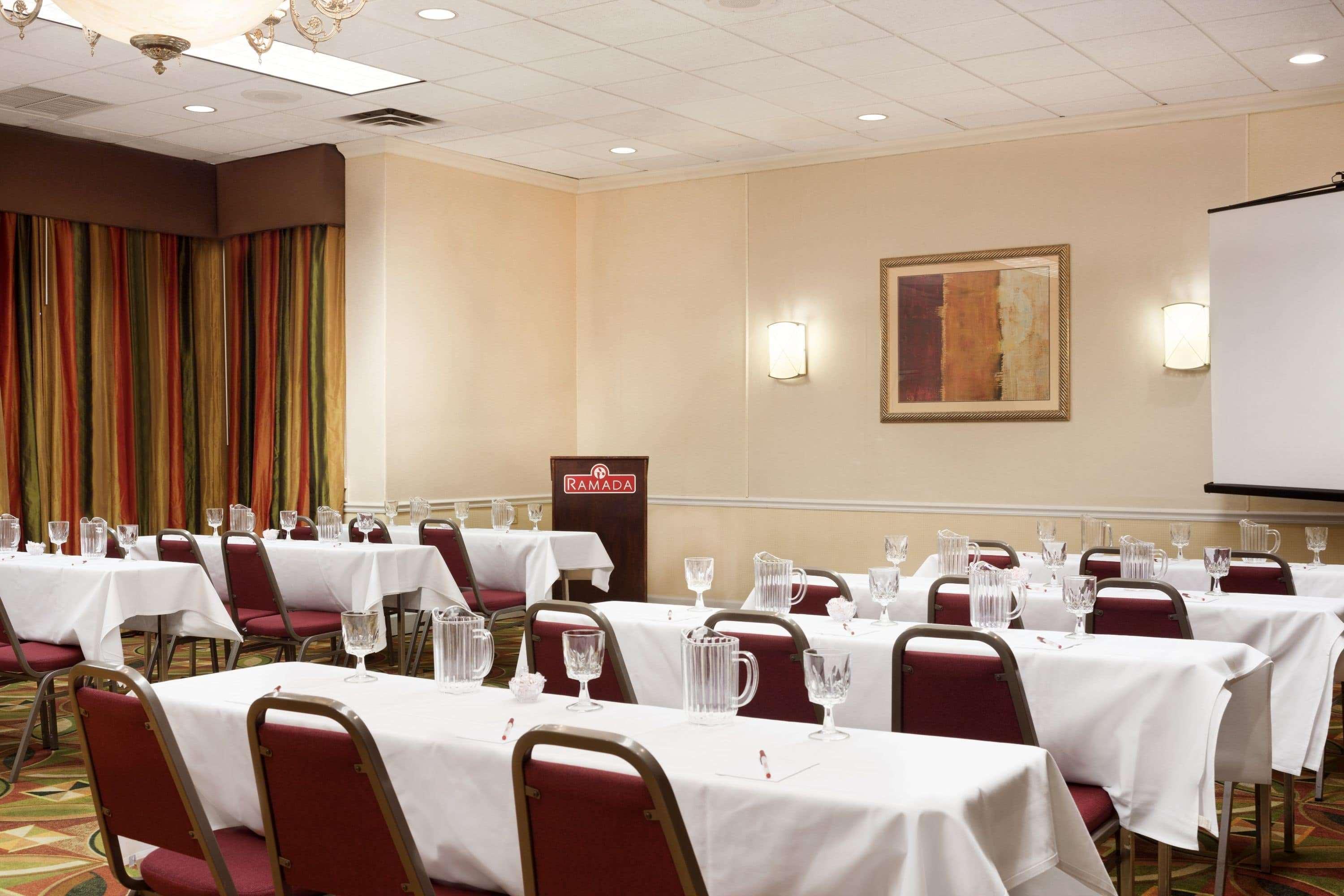 Ramada By Wyndham Newark/Wilmington Hotel Ngoại thất bức ảnh