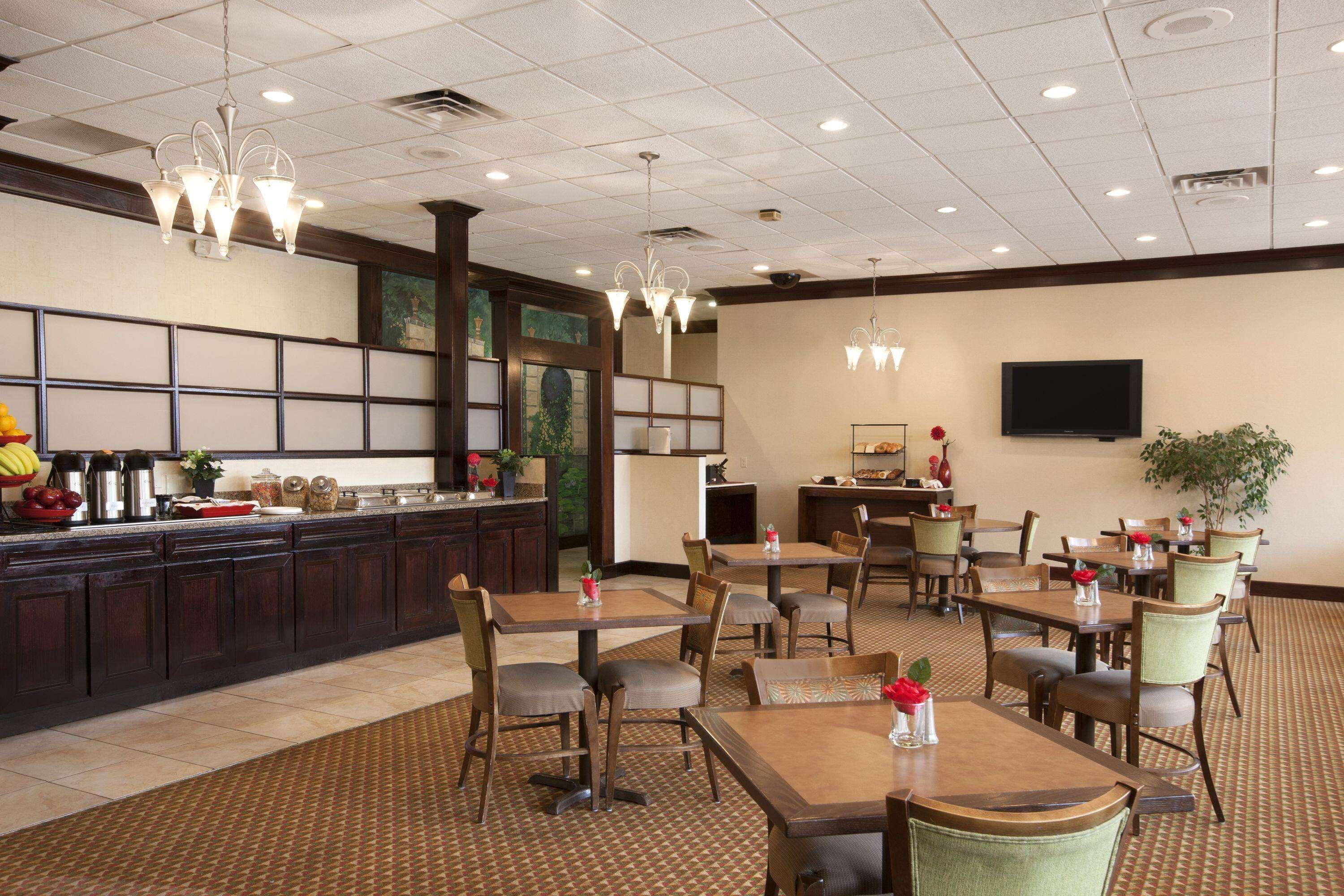 Ramada By Wyndham Newark/Wilmington Hotel Ngoại thất bức ảnh