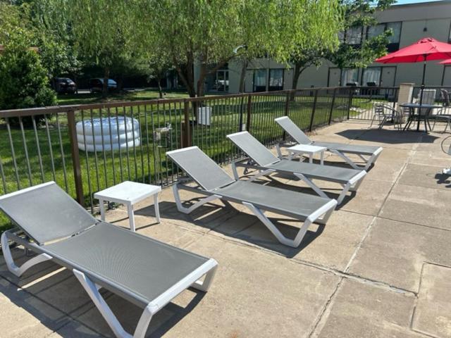 Ramada By Wyndham Newark/Wilmington Hotel Ngoại thất bức ảnh