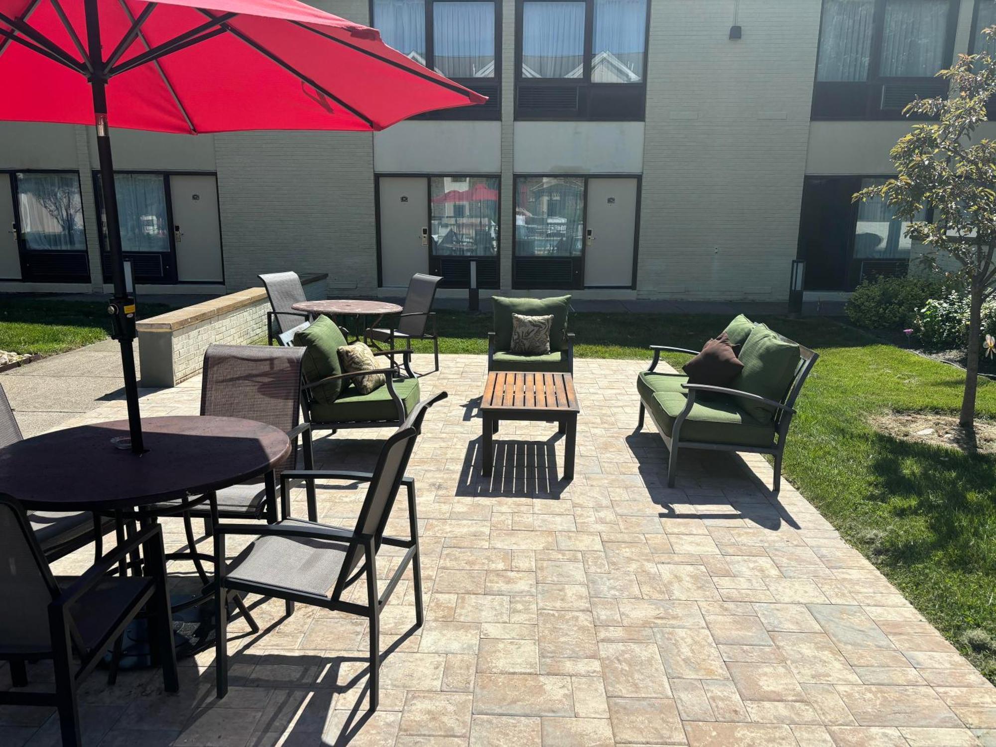 Ramada By Wyndham Newark/Wilmington Hotel Ngoại thất bức ảnh