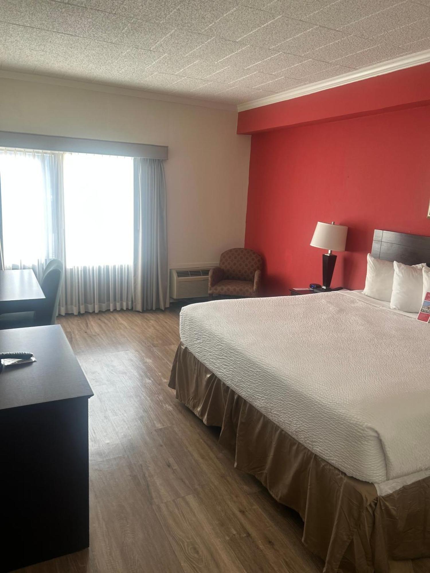 Ramada By Wyndham Newark/Wilmington Hotel Ngoại thất bức ảnh