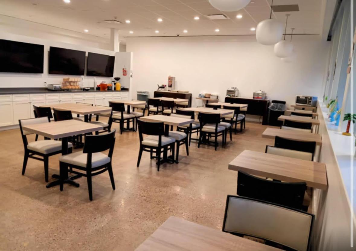 Ramada By Wyndham Newark/Wilmington Hotel Ngoại thất bức ảnh